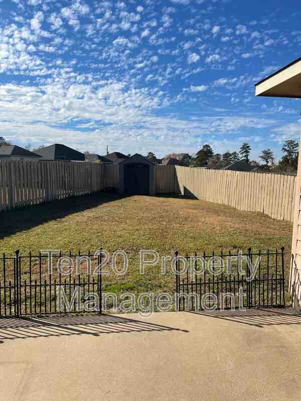 5715 Boby Dr - Photo 5 of 21