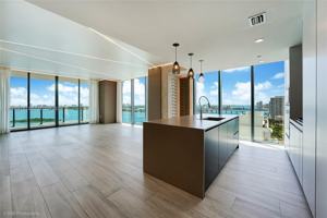 featured image of NE 24th St & Biscayne Blvd