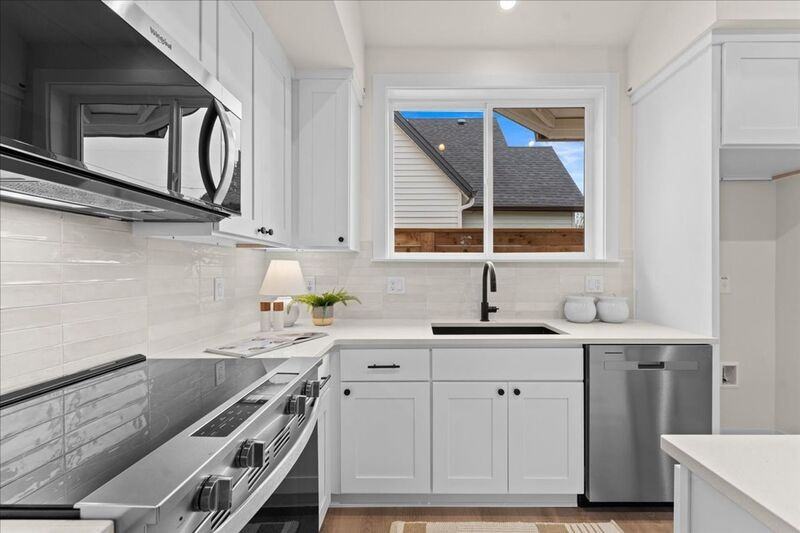 6703 Se 69th Ave #B - Photo 2 of 21