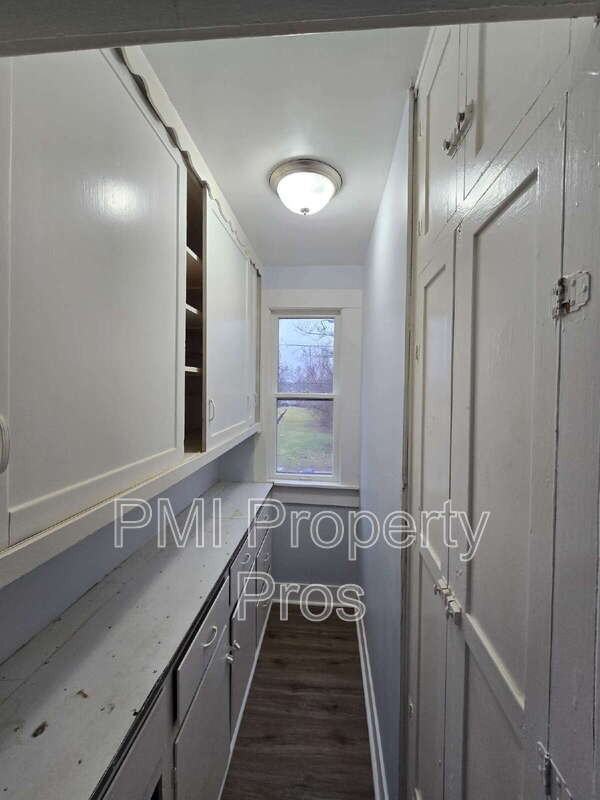 3111 W Walnut St - Photo 3 of 18