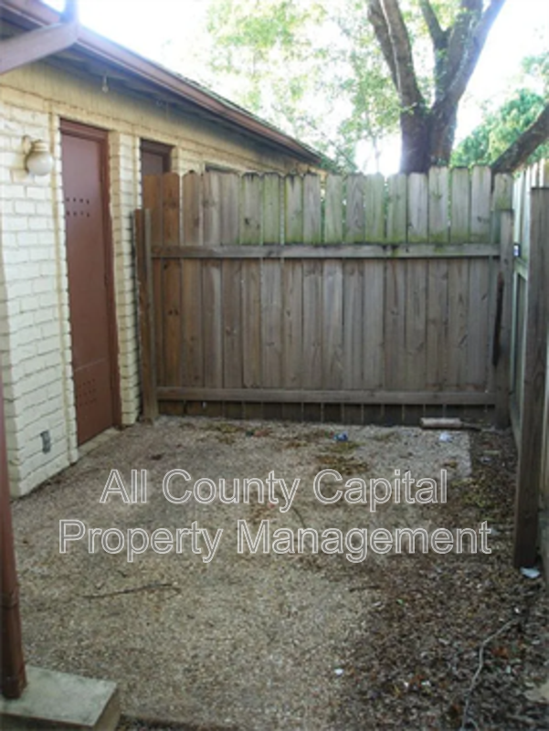 6508 S 1st St #101 - Photo 2 of 8