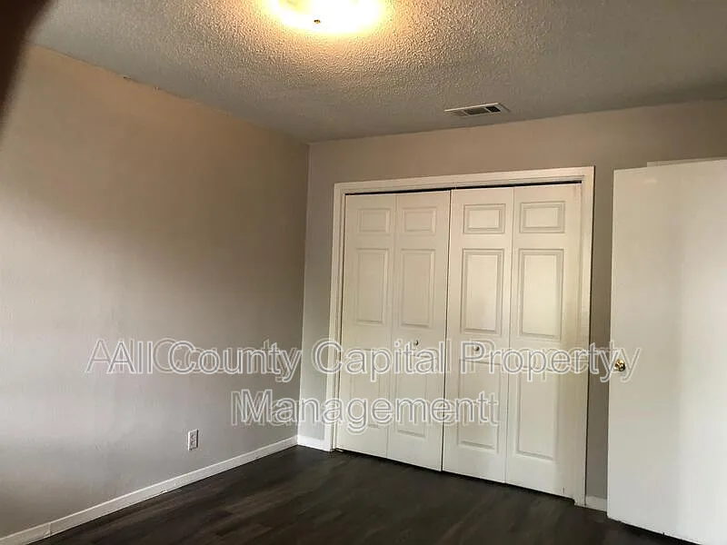 6508 S 1st St #101 - Photo 4 of 8