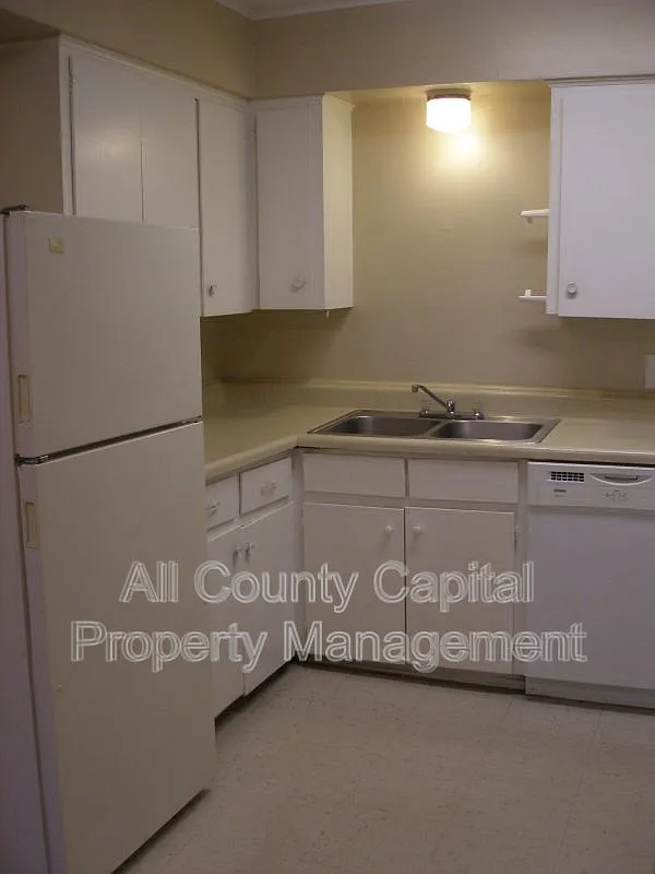 6508 S 1st St #101 - Photo 6 of 8