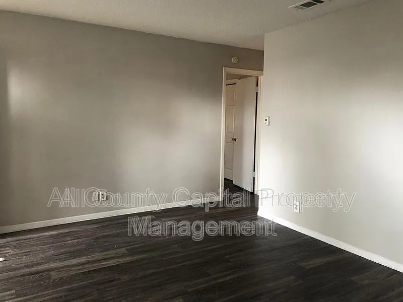 6508 S 1st St #101 - Photo 7 of 8