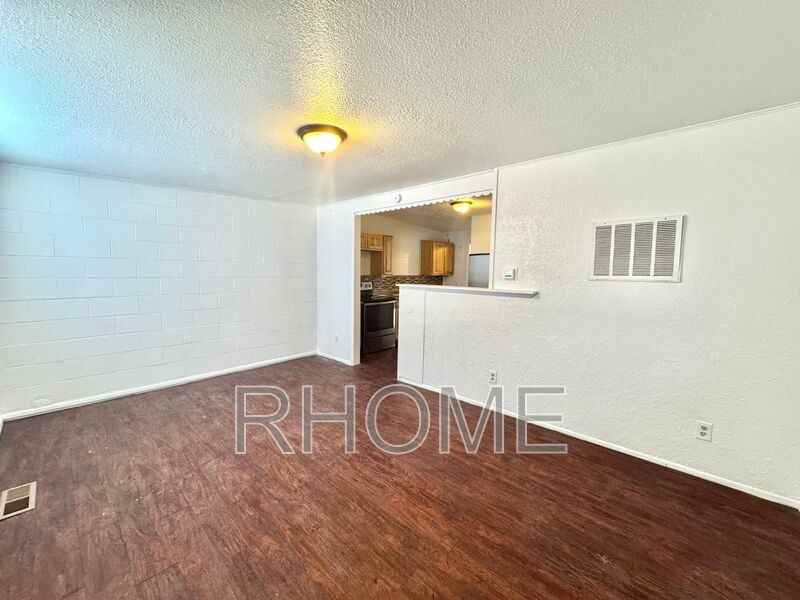2725 S Edison St #3 - Photo 2 of 6