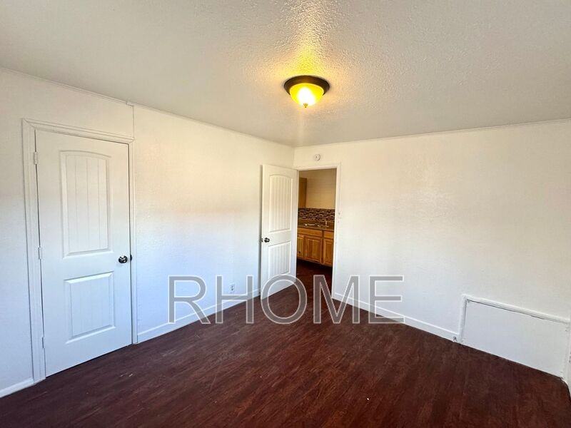 2725 S Edison St #3 - Photo 3 of 6