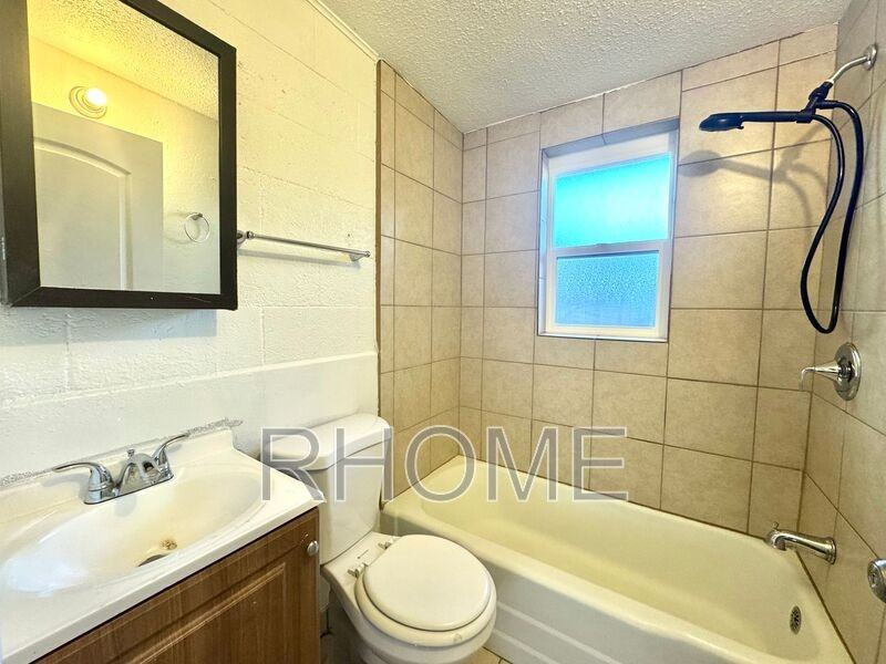 2725 S Edison St #3 - Photo 4 of 6