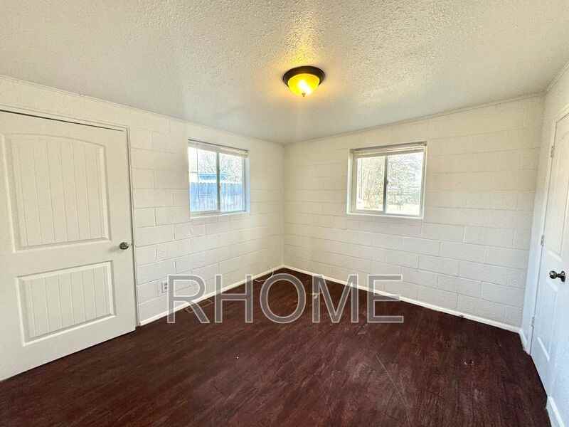 2725 S Edison St #3 - Photo 5 of 6