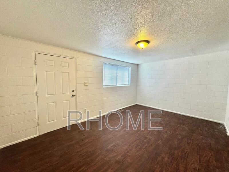 2725 S Edison St #3 - Photo 6 of 6
