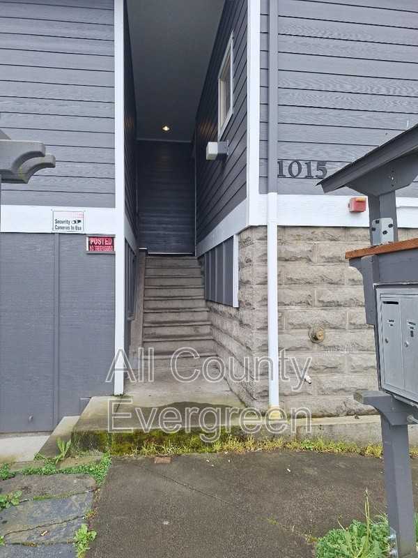 1015 9th St - Photo 2 of 10