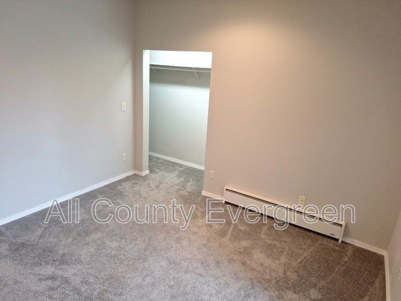 1015 9th St - Photo 4 of 10