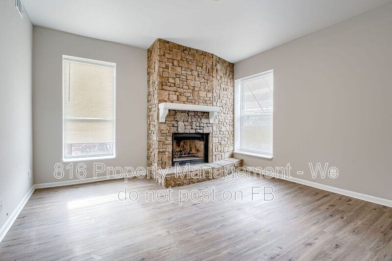 301 Benton Blvd #2 - Photo 3 of 20