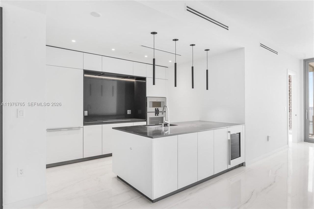 Biscayne Blvd Way & SE 2nd Ave - Photo 5 of 24