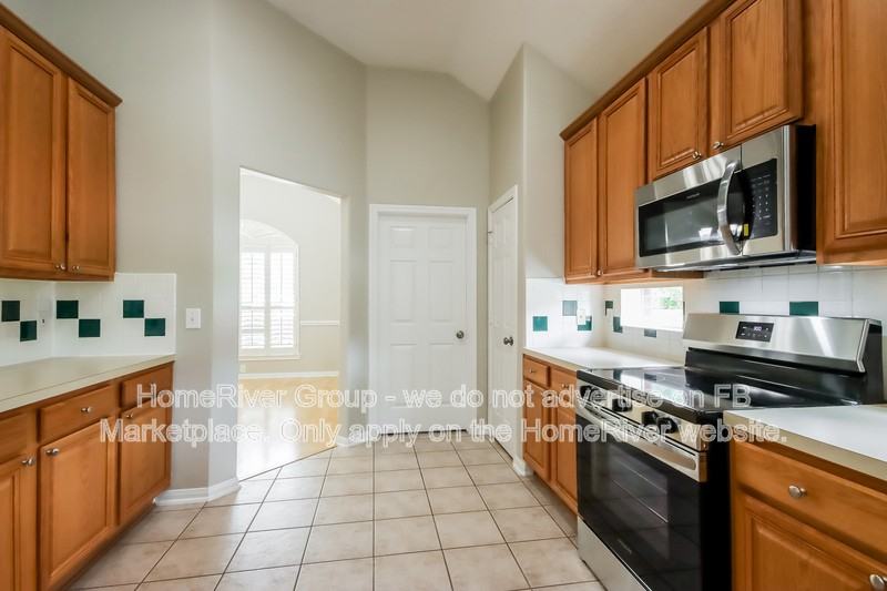 20618 Carmine Oak Ct - Photo 5 of 21