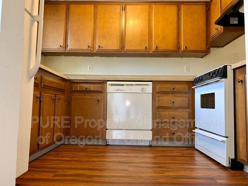 2143 Sw Townsend Ct - Photo 2 of 16