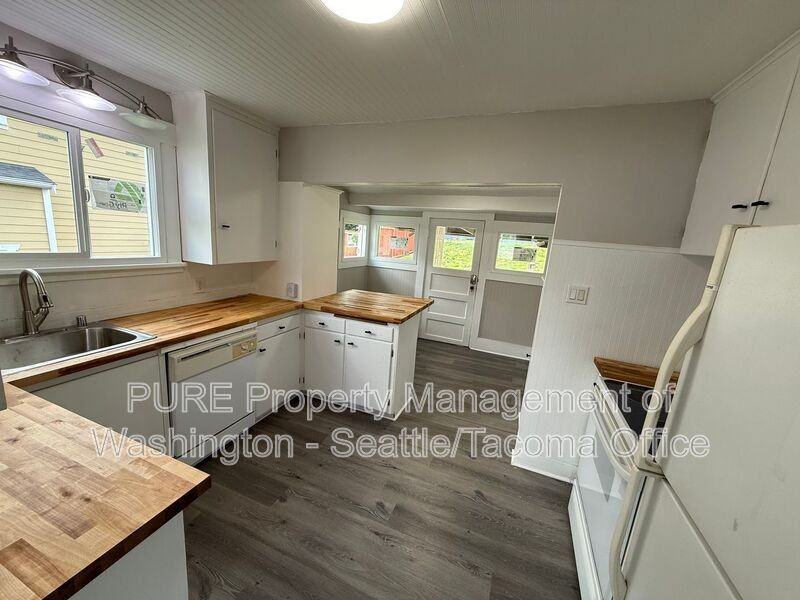 851 173rd St S - Photo 3 of 23