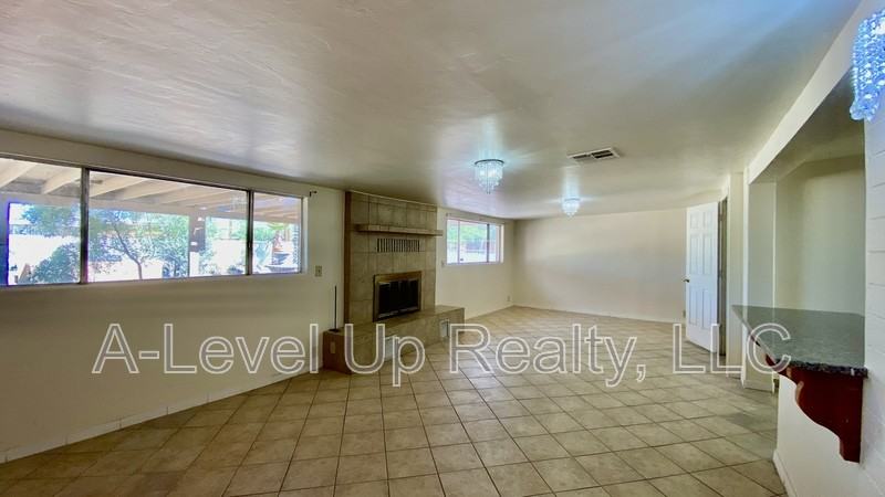 700 W Calle Colado - Photo 4 of 20