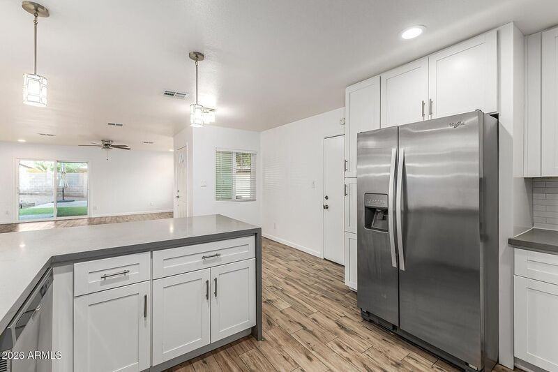 937 N 85th St - Photo 3 of 37