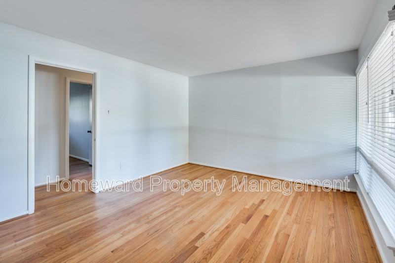 1919 Betsy Ln - Photo 3 of 12