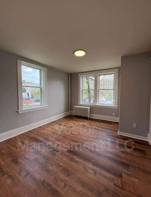 1476 Chapel St #102 - Photo 3 of 10