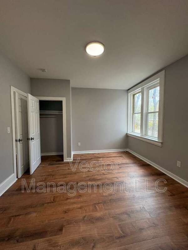 1476 Chapel St #102 - Photo 5 of 10