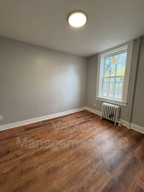 1476 Chapel St #102 - Photo 6 of 10