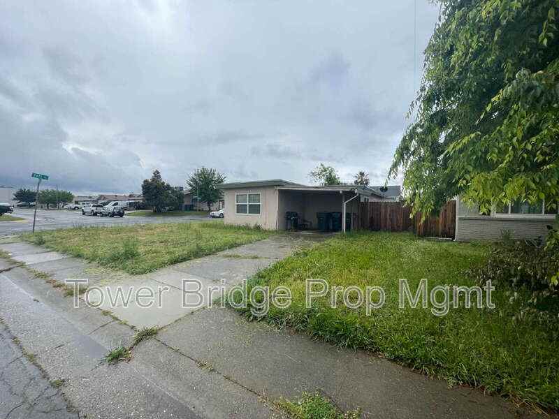 2841 Taft St - Photo 7 of 19