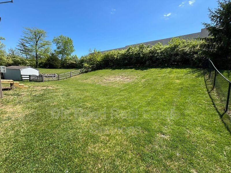 6729 Fayetta Dr - Photo 4 of 34