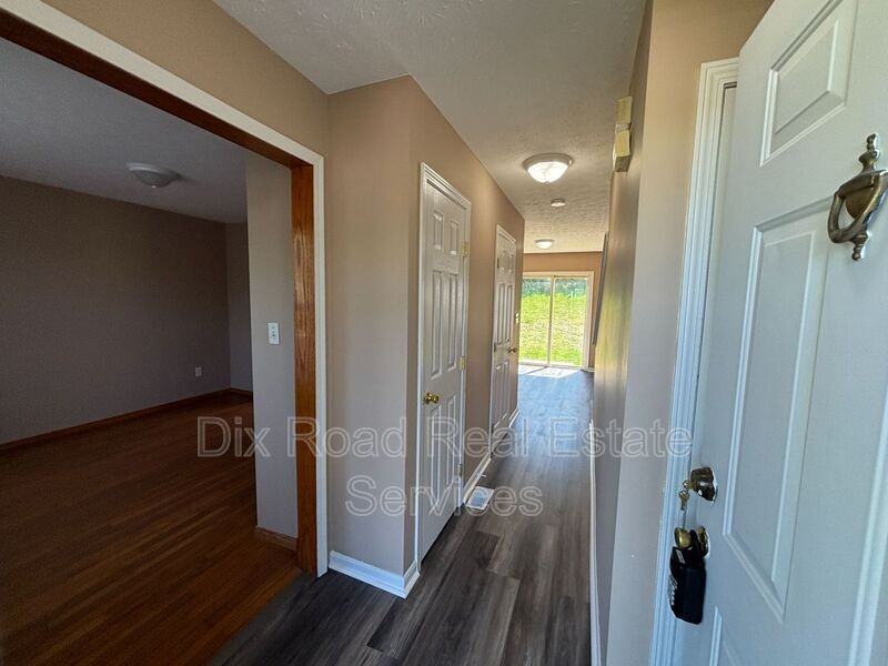 6729 Fayetta Dr - Photo 6 of 34