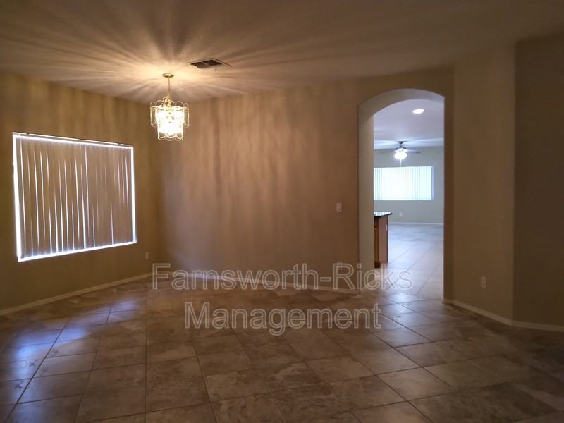 1154 E Locust Dr - Photo 4 of 17