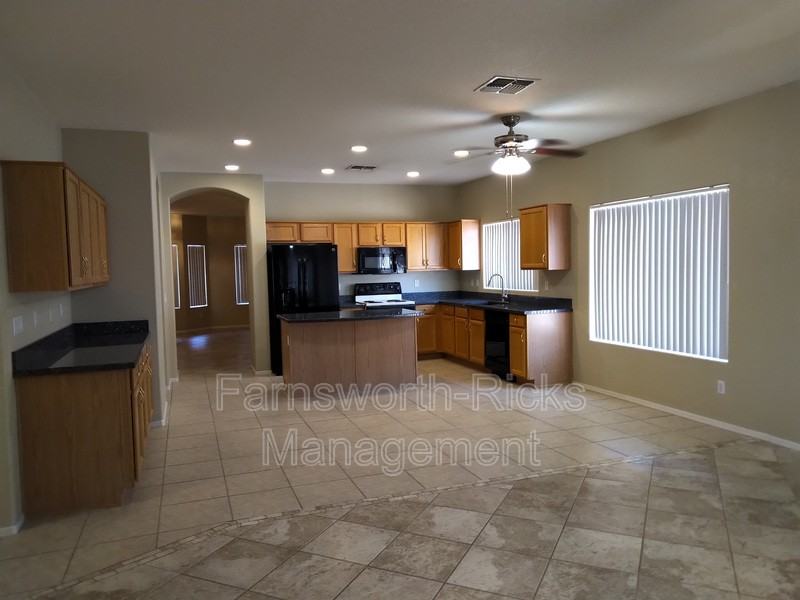 1154 E Locust Dr - Photo 5 of 17