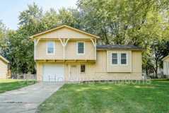 107 Se Brentwood Dr - Photo 1 of 1