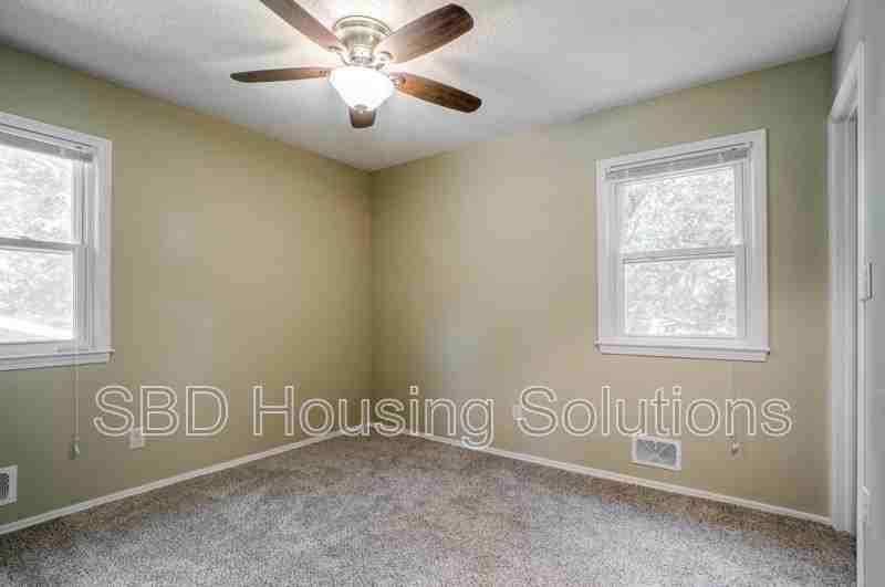 107 Se Brentwood Dr - Photo 6 of 10