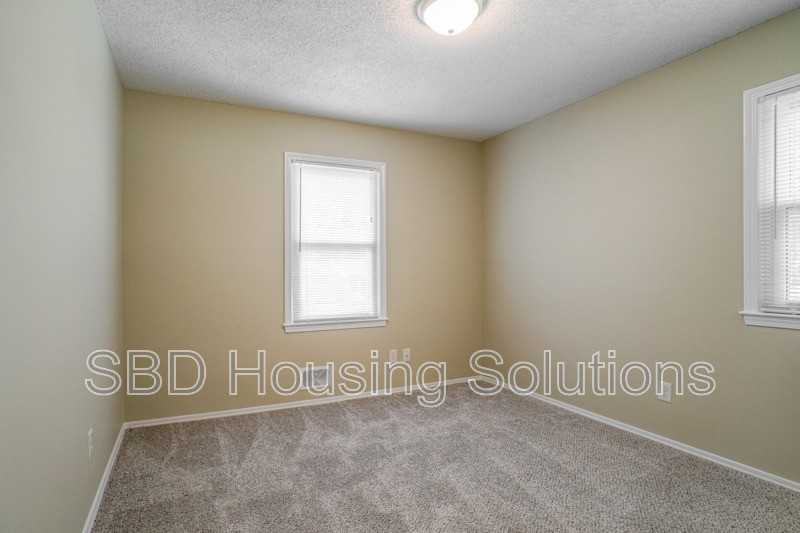 107 Se Brentwood Dr - Photo 7 of 10