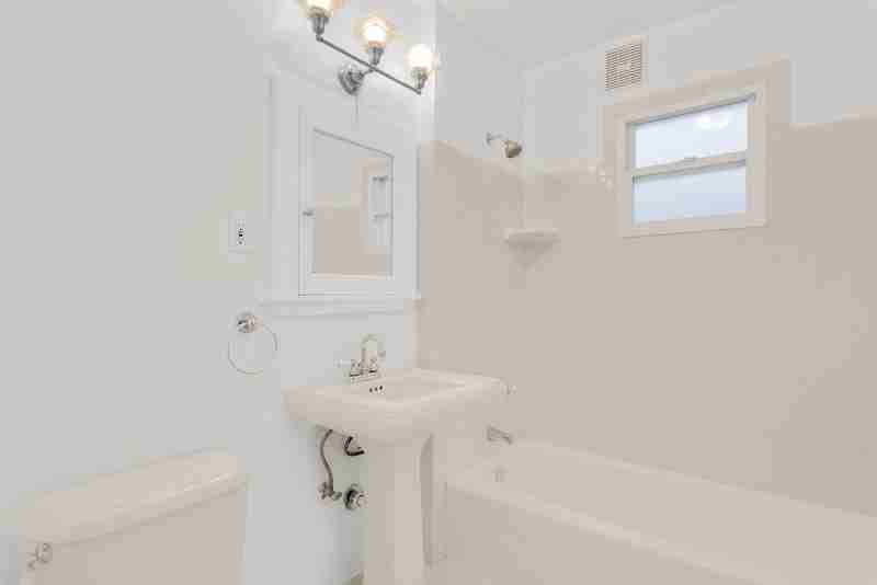 2610 Glenwilde Pl E - Photo 3 of 11