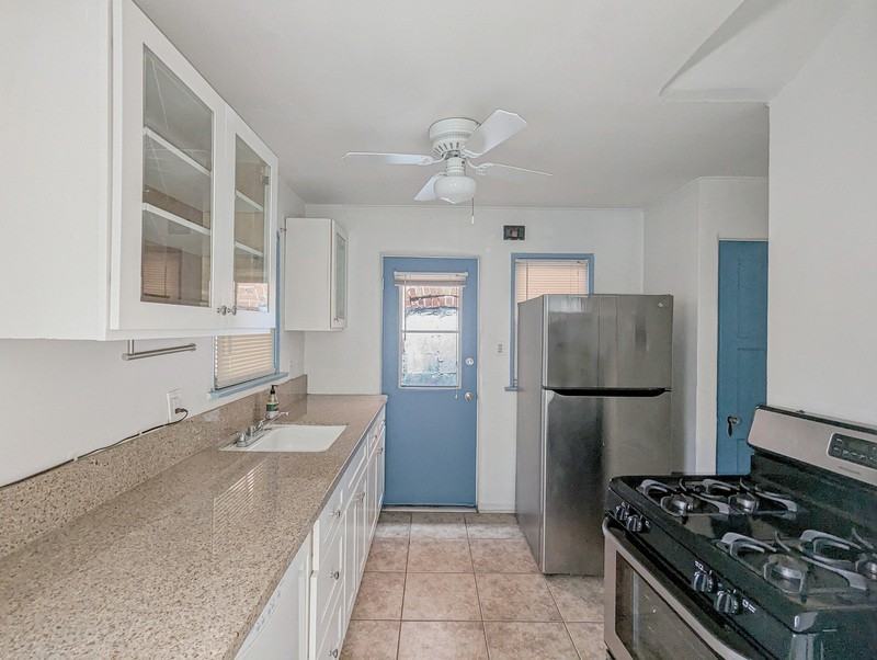 1857 7th St #G - Photo 3 of 10