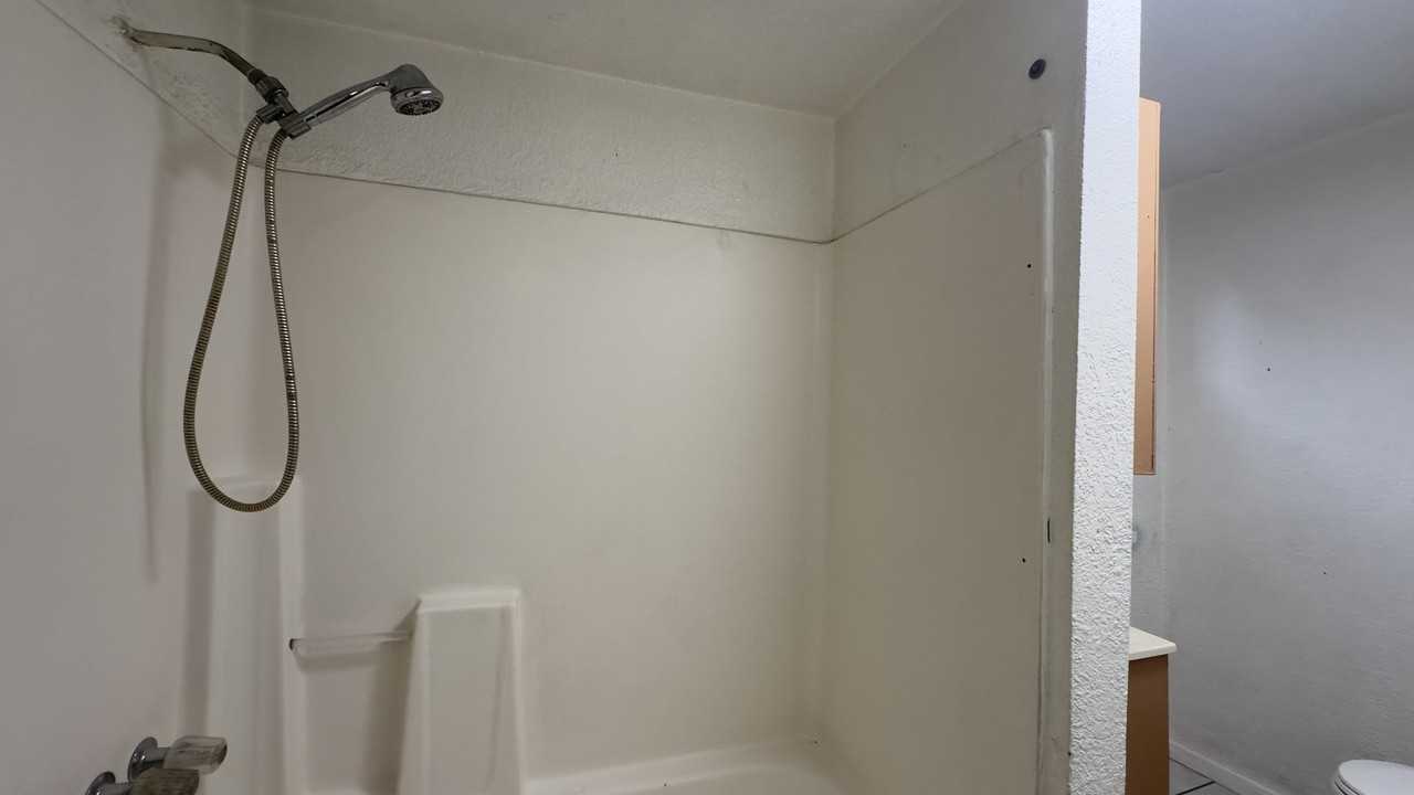 4873 1387 E 49th St, Los Angeles, Ca 90011 #NA - Photo 2 of 10