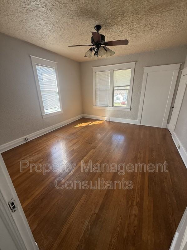 1014 E 1st St - Photo 3 of 10