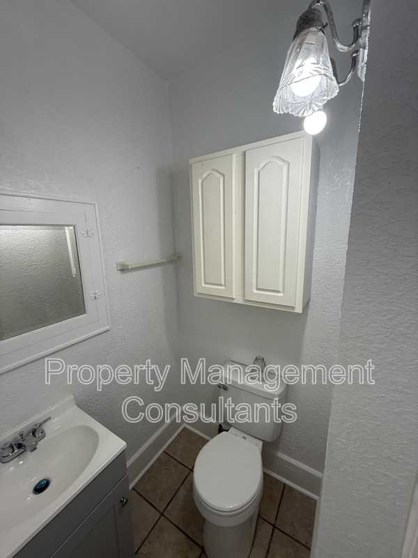 1014 E 1st St - Photo 6 of 10