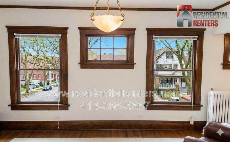 3002 N Frederick Ave - Photo 3 of 10