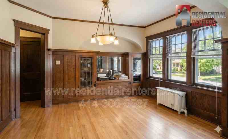 3002 N Frederick Ave - Photo 4 of 10