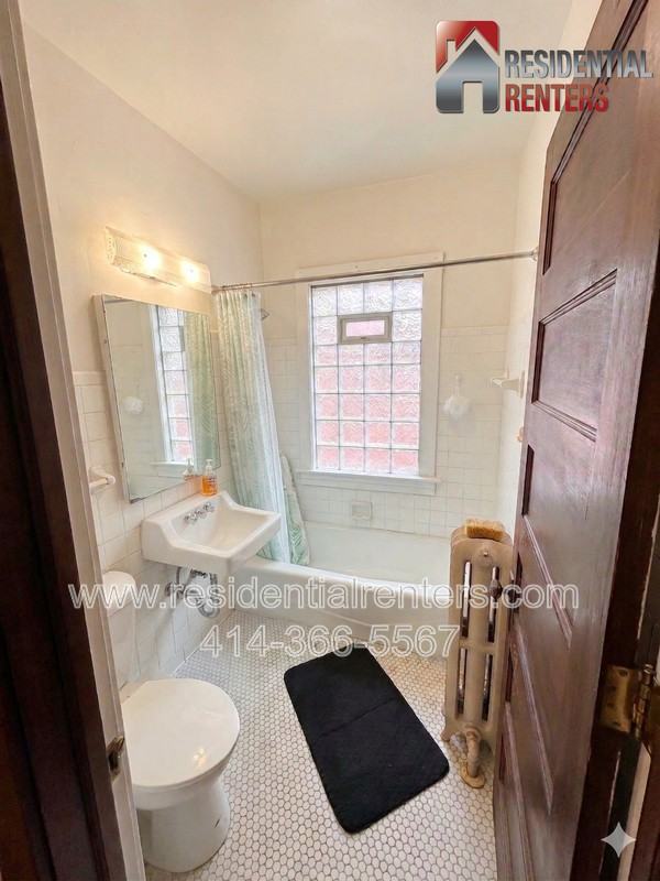 3002 N Frederick Ave - Photo 7 of 10
