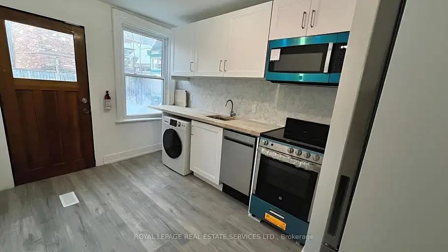 457 Queen St E