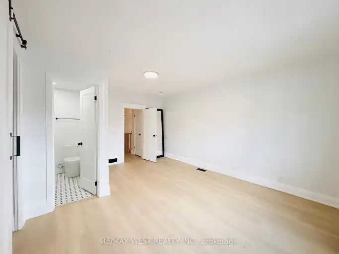 123 Kingston Rd #1 - Photo 3 of 22