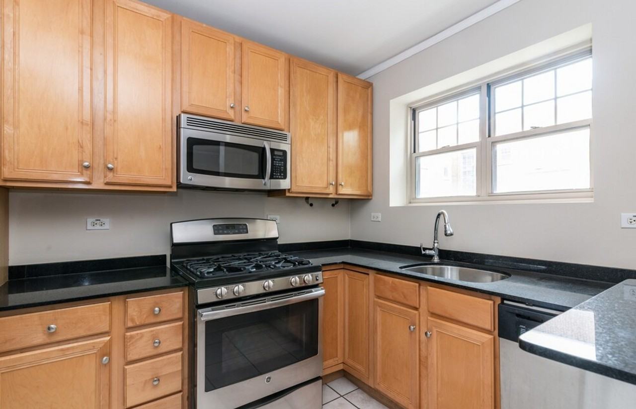 2732 Hampton Pkwy #D1 - Photo 2 of 21