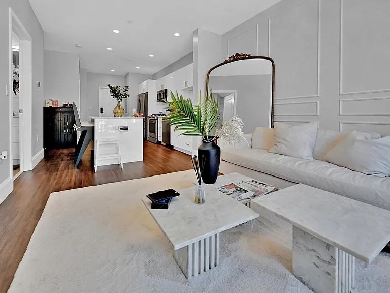 205 Maverick St #302