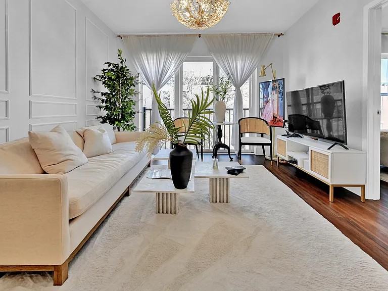 205 Maverick St #302 - Photo 2 of 12