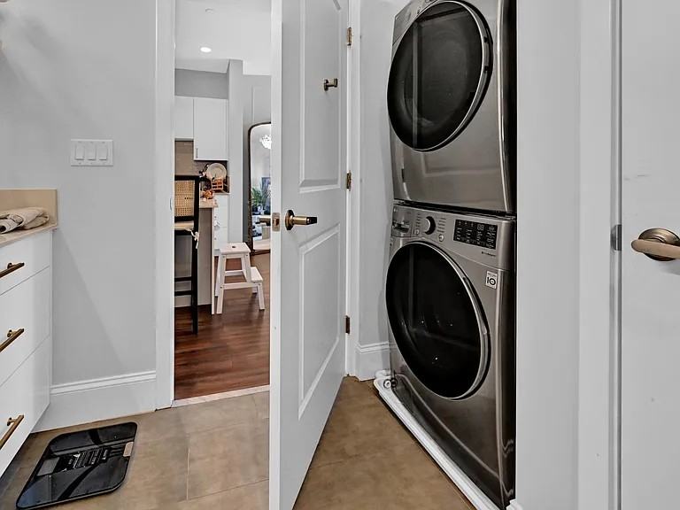 205 Maverick St #302 - Photo 5 of 12