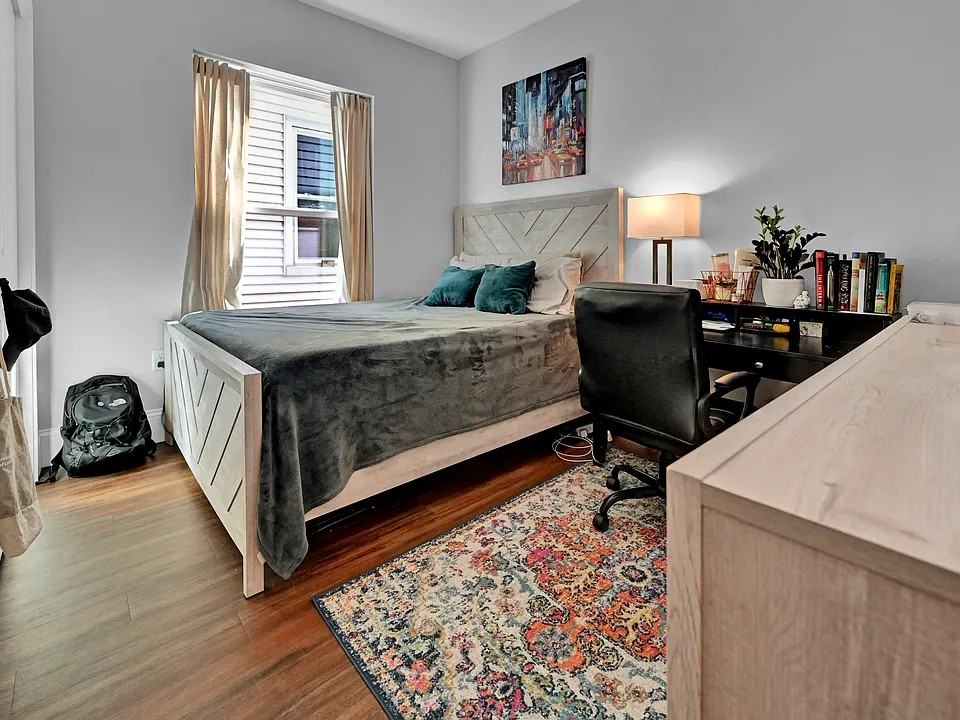 205 Maverick St #302 - Photo 6 of 12