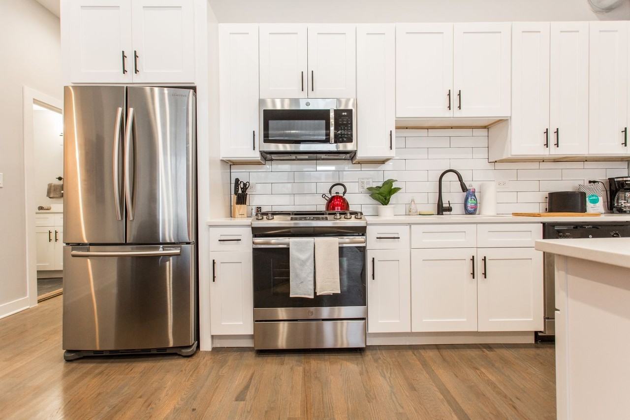 907 W School St #2B - Photo 3 of 11